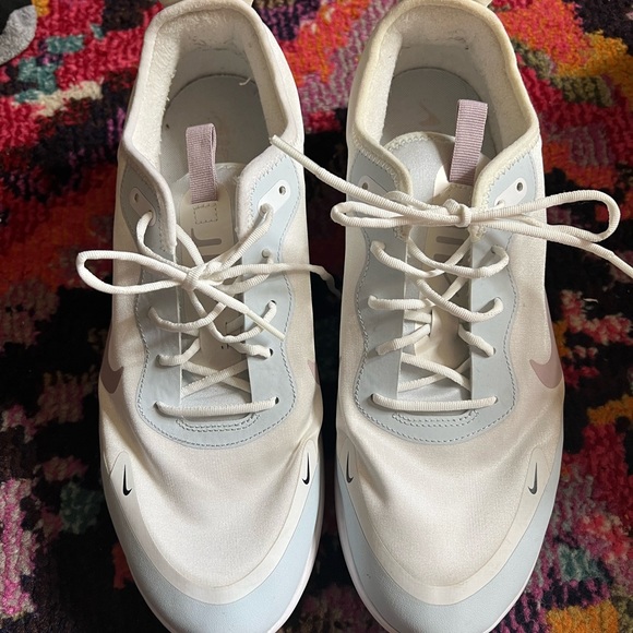 Nike women’s sneakers - Picture 3 of 4